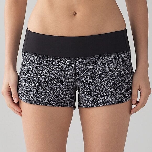 Lululemon Speed Short 4-way Stretch 2.5" Daisy Dust Alpine White Black Size 2 - Picture 3 of 13
